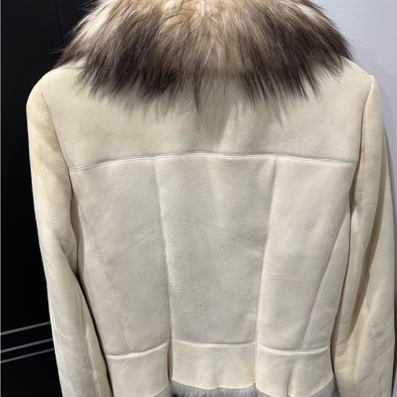 Prada suede white vintage coat. - Picture 3 of 4